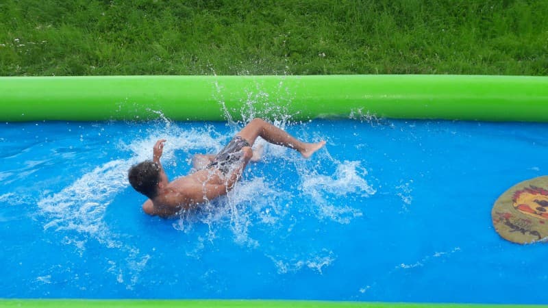 INFLATABLE POOLS