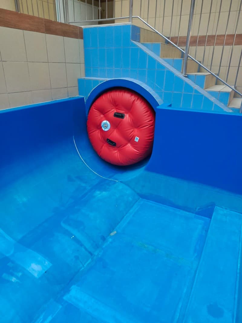 Pneumatyczny korek izolacyjny do zjeżdżalni wodnych
