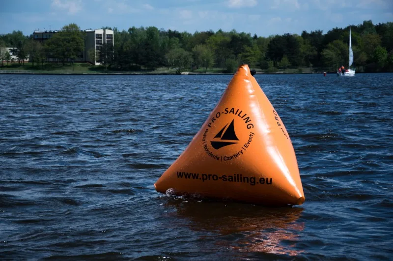 Bouée pyramidale gonflable